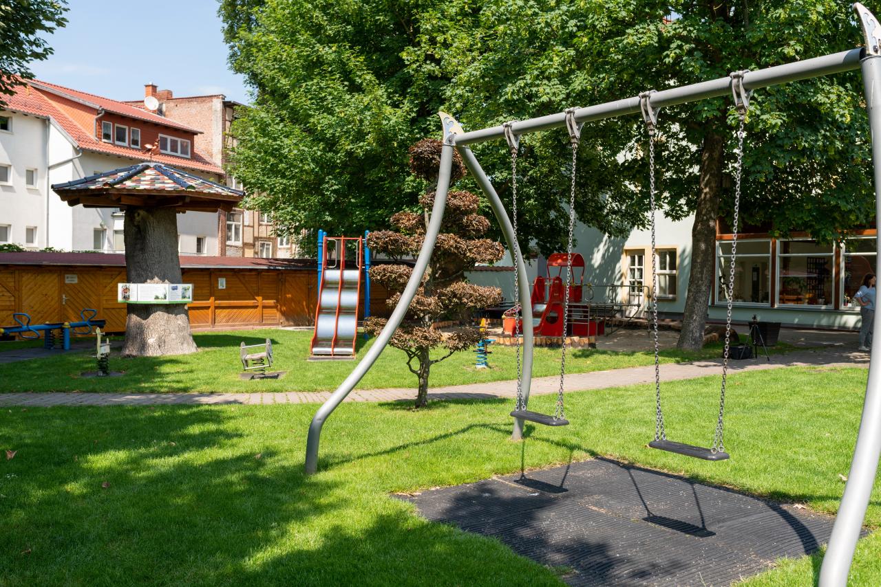 Spielplatz im Garten vom Restaurant Puschkinhaus -2021-07-19 14-48-42 - 0014.jpg
